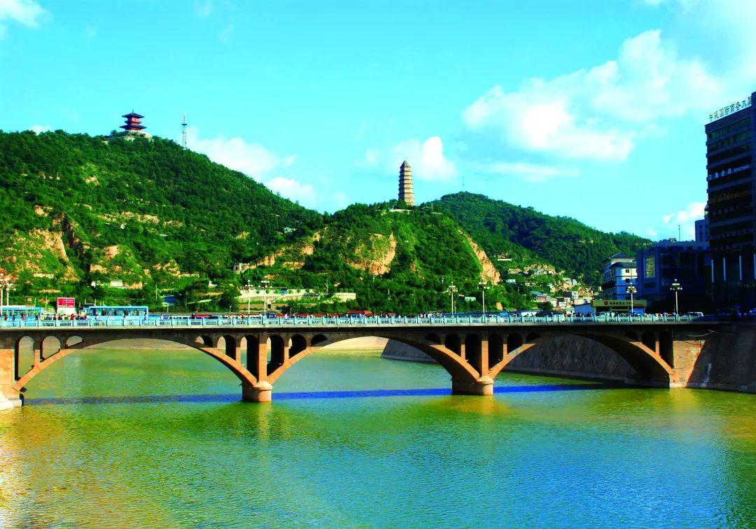 ★★★陜西100處紅色旅游經(jīng)典景區(qū):延安寶塔山